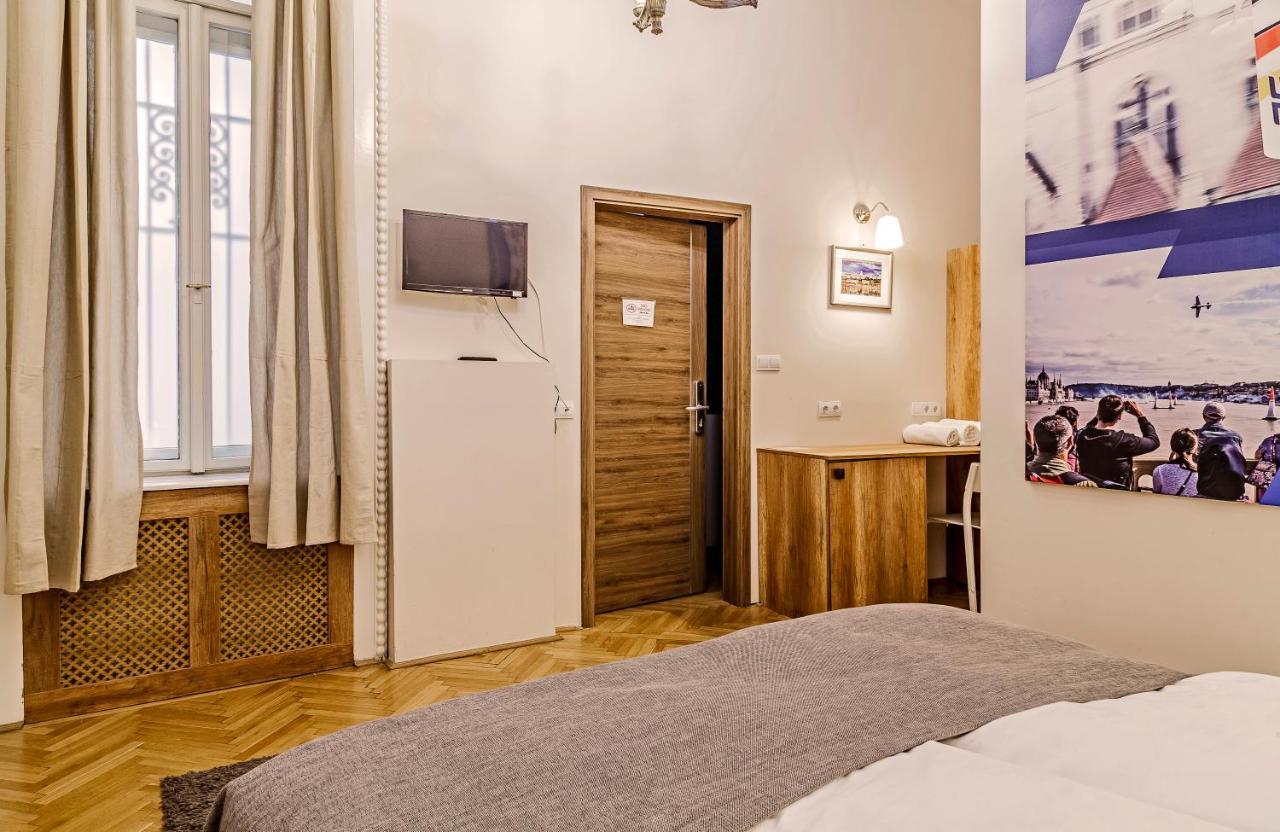 The Cream Bed & Breakfast Budapest Bagian luar foto
